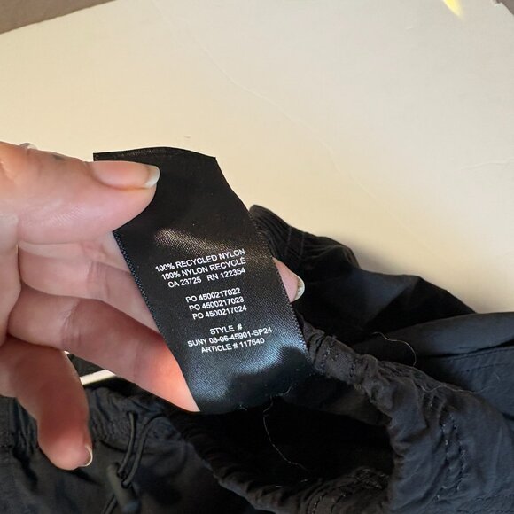 Aritzia TNA Tyron Black Cargo Pants Size Extra Large - Picture 5 of 10